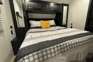 CHEROKEE Bunkhouse with Private Master, Fireplace & Outdoor Kitchen
