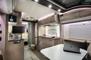 Caravan European de Luxe