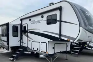 NEW 5TH WHEEL CAMPER WITH ROOM FOR EVERYONE!