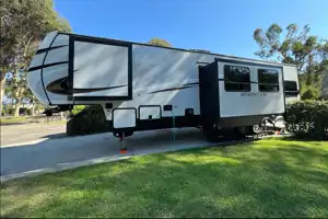 Amazing RV - 2 Bedrooms, 1.5 Baths, Fully Equipped!!