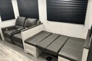 Amazing RV - 2 Bedrooms, 1.5 Baths, Fully Equipped!!