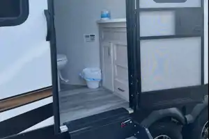 Amazing RV - 2 Bedrooms, 1.5 Baths, Fully Equipped!!