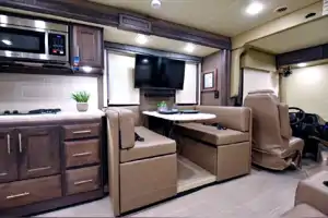 Challenger 2022 Thor Motor Coach - ONLY "G" License Required!