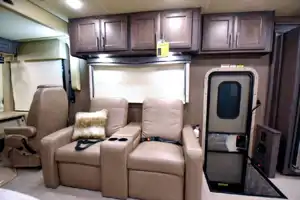 Challenger 2022 Thor Motor Coach - ONLY "G" License Required!