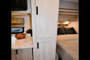 Keurig onboard !! Spacious & Cozy 30 feet RV Sleep 6