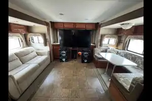 The Roaming Home | Cozy 31ft Fleetwood