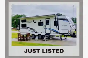 "The Suite Spot" - 2022 Coachmen Freedom Express Ultra Lite 257BHS