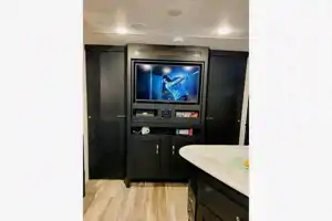 "The Suite Spot" - 2022 Coachmen Freedom Express Ultra Lite 257BHS