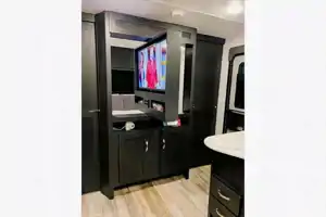 "The Suite Spot" - 2022 Coachmen Freedom Express Ultra Lite 257BHS