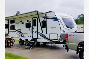 "The Suite Spot" - 2022 Coachmen Freedom Express Ultra Lite 257BHS