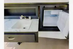 "The Suite Spot" - 2022 Coachmen Freedom Express Ultra Lite 257BHS