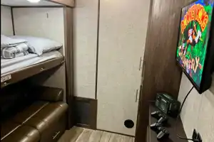  Fully Equipped RV-Perfect for Families or Couples!