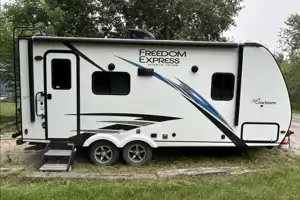 Len’s Coachmen Freedom Express Travel Trailer