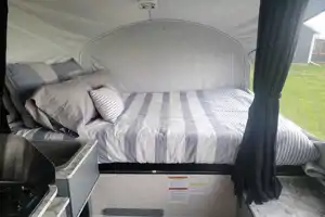 Luxurious and imcalculate, like new tent camper.