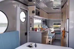 Alto F2114   (2350 lb ultralégère)(avec déplace caravane)