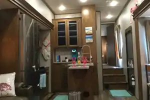 Executive Suite - Palomino - Columbus - Delivery
