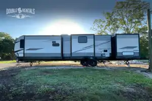 SPORTSMEN DESTINATION w/ Private King Master, Bunks & Residential Fridge!