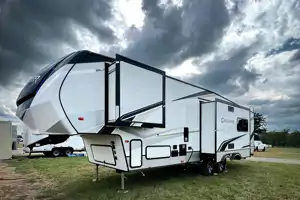 Prime Time Crusader Lite Fifth Wheel *NEW LISTING*