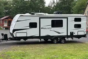 Cabin Fever Cottages - Keystone Bullet 250BHS Travel Trailer
