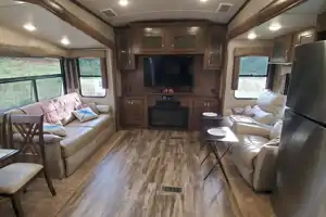 Beautiful Couples Coach- King size bed!