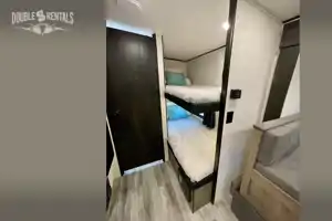 JAY FLIGHT SLX, SUV towable w/ Queen Bed, Bunks, Dinette, Slide-out & Solar!