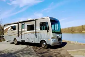 CAN+USA 32pi Fleetwood Storm A/ 9 ceintures/couche 10 pers. bunkbed 2014                                                             