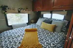 CAN+USA 32pi Fleetwood Storm A/ 9 ceintures/couche 10 pers. bunkbed 2014                                                             