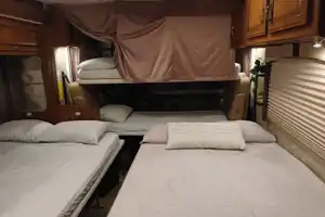 CAN+USA 32pi Fleetwood Storm A/ 9 ceintures/couche 10 pers. bunkbed 2014                                                             