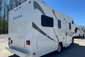 Prenston's Winnebago 24' Mini Winnie Class C