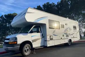 Perfect RV with 125 miles free per day for 8 with standard license