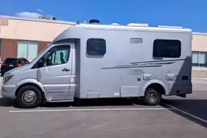 RARE Luxury Pleasure-Way Plateau XLTS Class B+