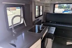 RARE Luxury Pleasure-Way Plateau XLTS Class B+