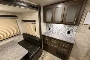 Sleeps 6 - Highland Ridge Light Spacious