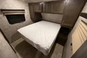 Sleeps 6 - Highland Ridge Light Spacious