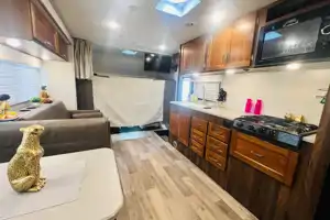 COVENIENT & EASY TO DRIVE Winnebago OUTLOOK Class C