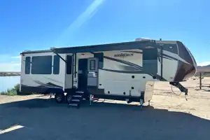 Clean and comfortable. Fully stocked kitchen. Heartland Bighorn Fifth Wheel 40' - Delivery only