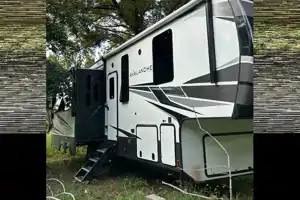 Sheila's Keystone Avalanche Fifth Wheel