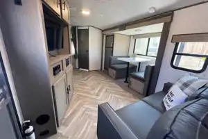 Beautiful Shadow Cruiser Travel Trailer w/bunk beds
