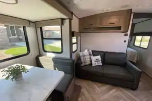 Beautiful Shadow Cruiser Travel Trailer w/bunk beds