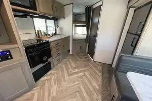 Beautiful Shadow Cruiser Travel Trailer w/bunk beds