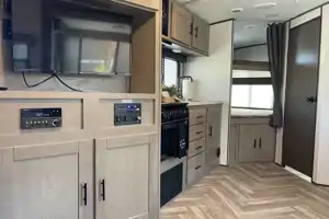 Beautiful Shadow Cruiser Travel Trailer w/bunk beds