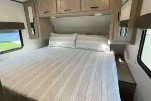 Beautiful Shadow Cruiser Travel Trailer w/bunk beds