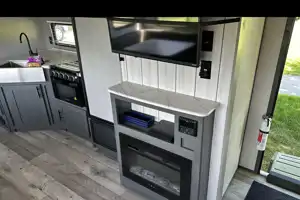 Family Friendly with a Master Bathroom 34'Trailer