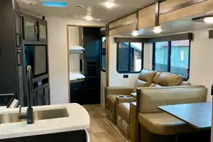 LUXURY 2 BEDROOM*LARGE BATH* 