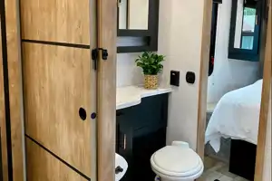 LUXURY 2 BEDROOM*LARGE BATH* 