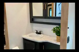 LUXURY 2 BEDROOM*LARGE BATH* 