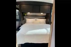 LUXURY 2 BEDROOM*LARGE BATH* 