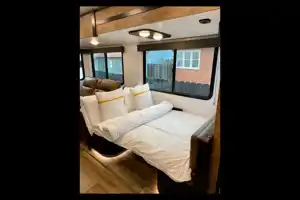 LUXURY 2 BEDROOM*LARGE BATH* 