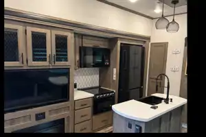 The Traveling Bed’r! 2 Bathroom Sabre