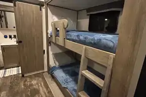 The Traveling Bed’r! 2 Bathroom Sabre